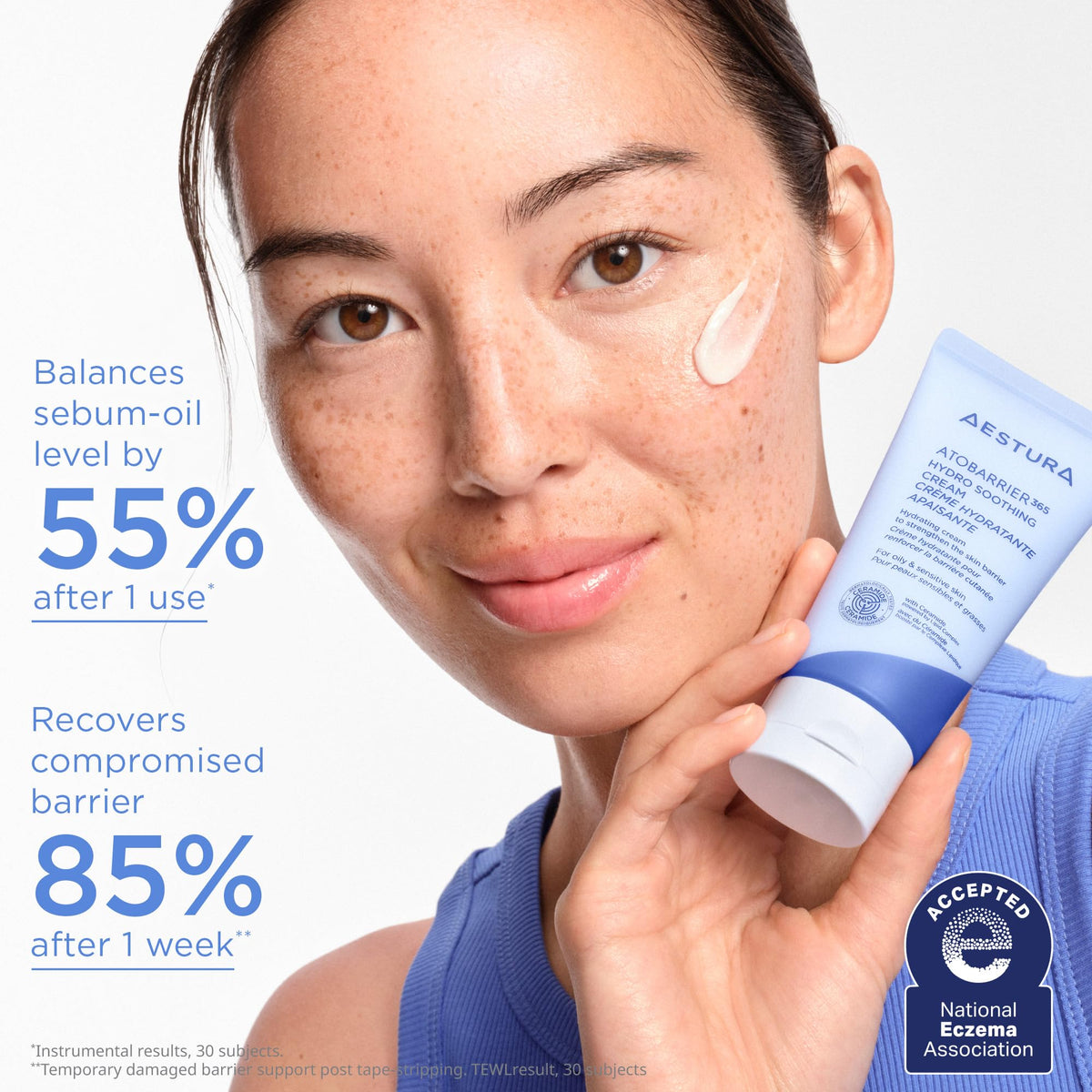 AESTURA ATOBARRIER365 Cooling Hydro Soothing Water Cream with application on skin