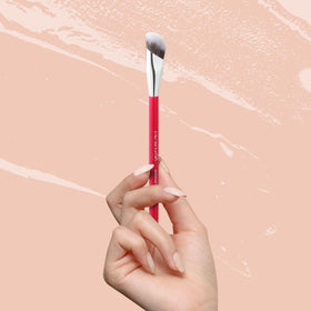 ALBEAUT 193 Concealer Brush alongside other makeup tools