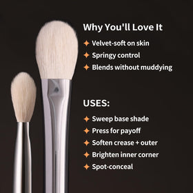 ALBEAUT Eyeshadow Brush demonstrating the springy control for blending