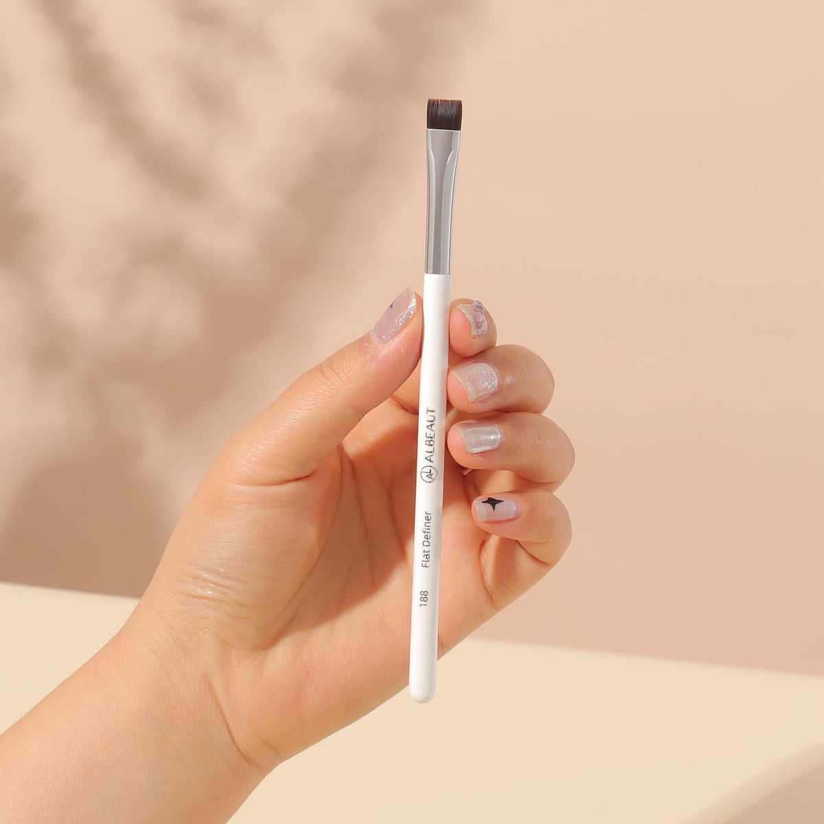 ALBEAUT Flat Eyebrow Concealer Brush in makeup kit