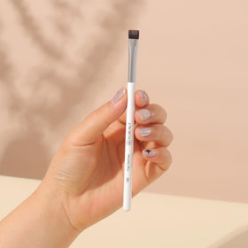 ALBEAUT Flat Eyebrow Concealer Brush in makeup kit