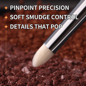 ALBEAUT Small Eyeshadow Brush 197 Micro Pencil in use on eyelid