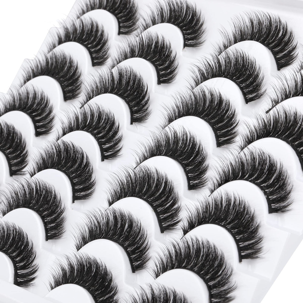 ALICROWN Short Eyelashes in use at a party