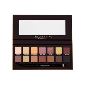 Anastasia Beverly Hills Soft Glam Eyeshadow Palette velvet case