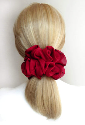 AnnushkaHomeDecor big scrunchie dark red lifestyle scene