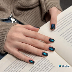 Application of GAOY Deep Blue Cat Eye Gel Nail Polish