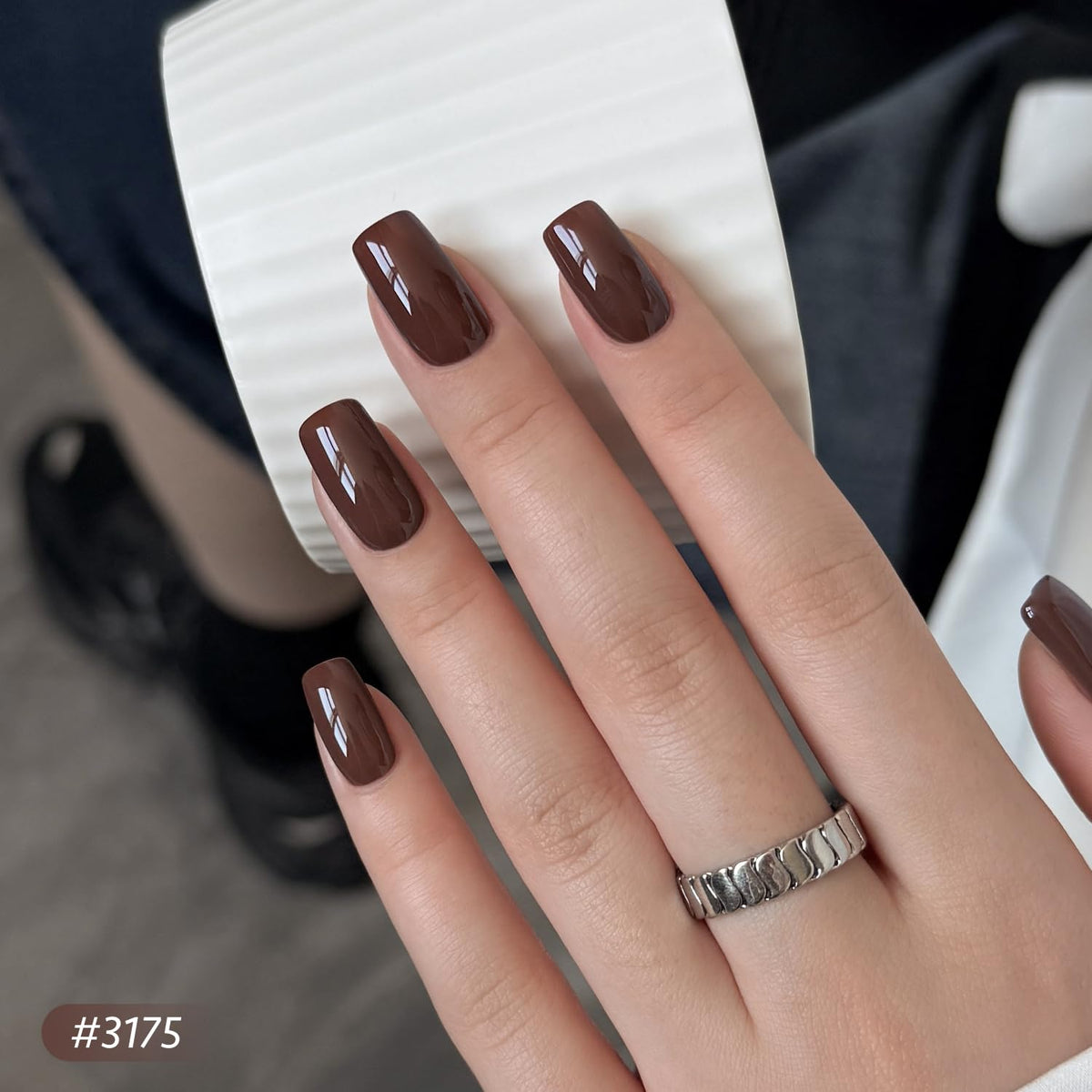 Application of GAOY gel nail polish on nails