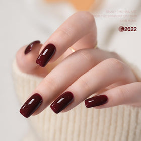Application of GAOY gel nail polish on nails