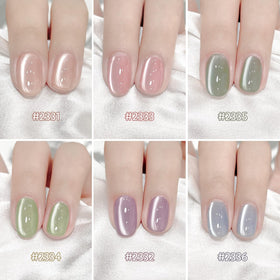 Application of GAOY Green Cat Eye Gel Nail Polish on nails