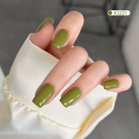 Application of GAOY Green Cat Eye Gel Nail Polish on nails