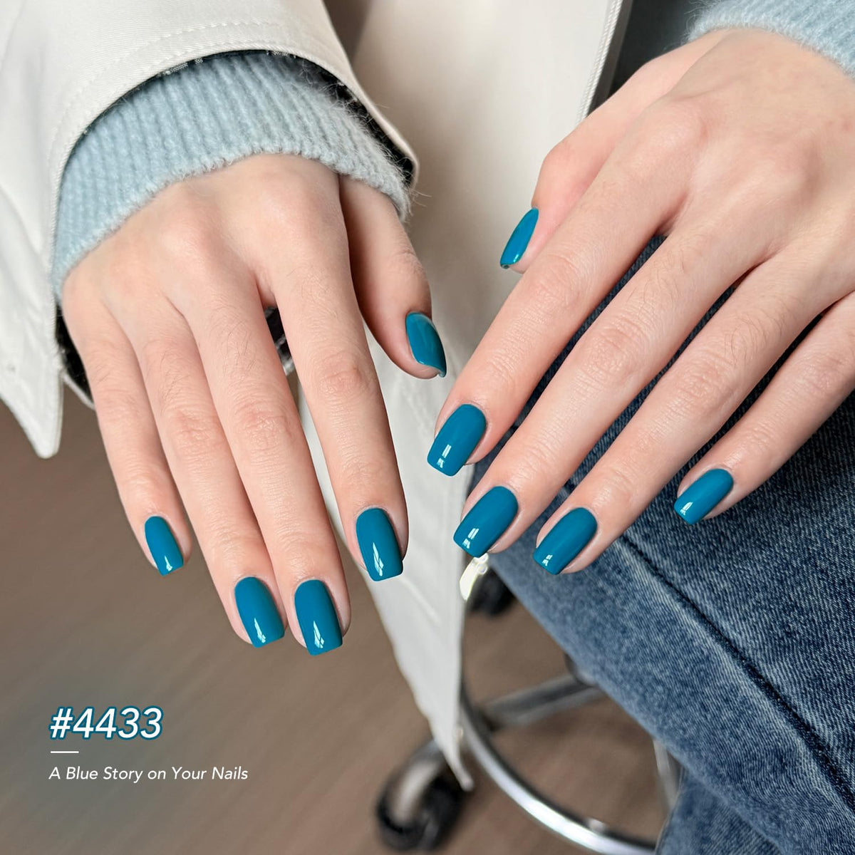 Application of GAOY Navy Blue Gel Nail Polish on nails