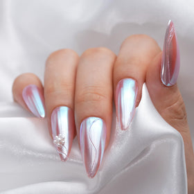 Application of Pretty Diva Moonlight Chrome Nail Powder on nails