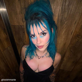 ARCTIC FOX Semi-Permanent Hair Dye Aquamarine Blue application on hair