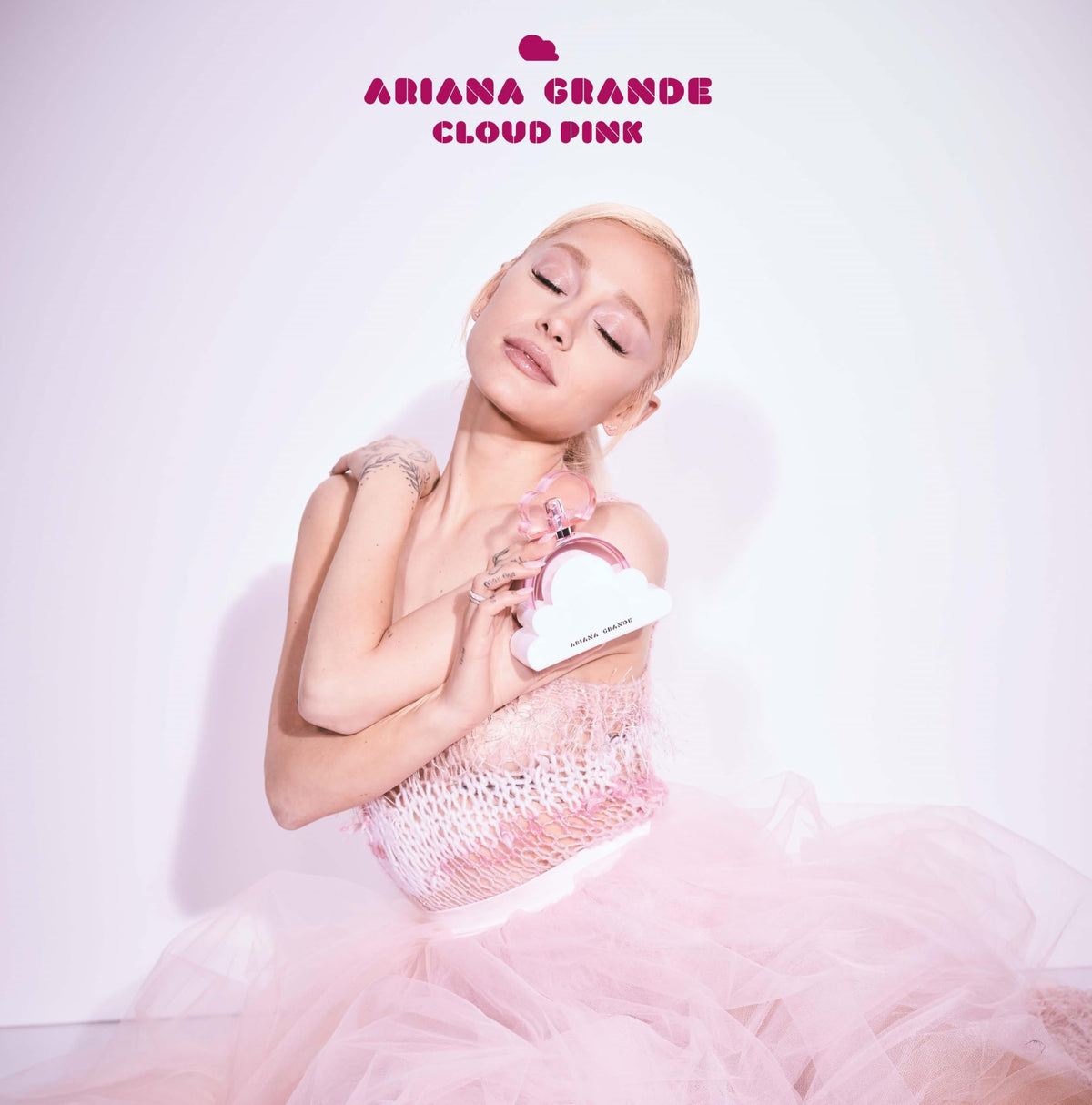 Ariana Grande Cloud Pink Eau de Parfum bottle with packaging