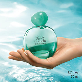 Armani Beauty Acqua di Gioia Eau de Parfum Intense in lifestyle setting