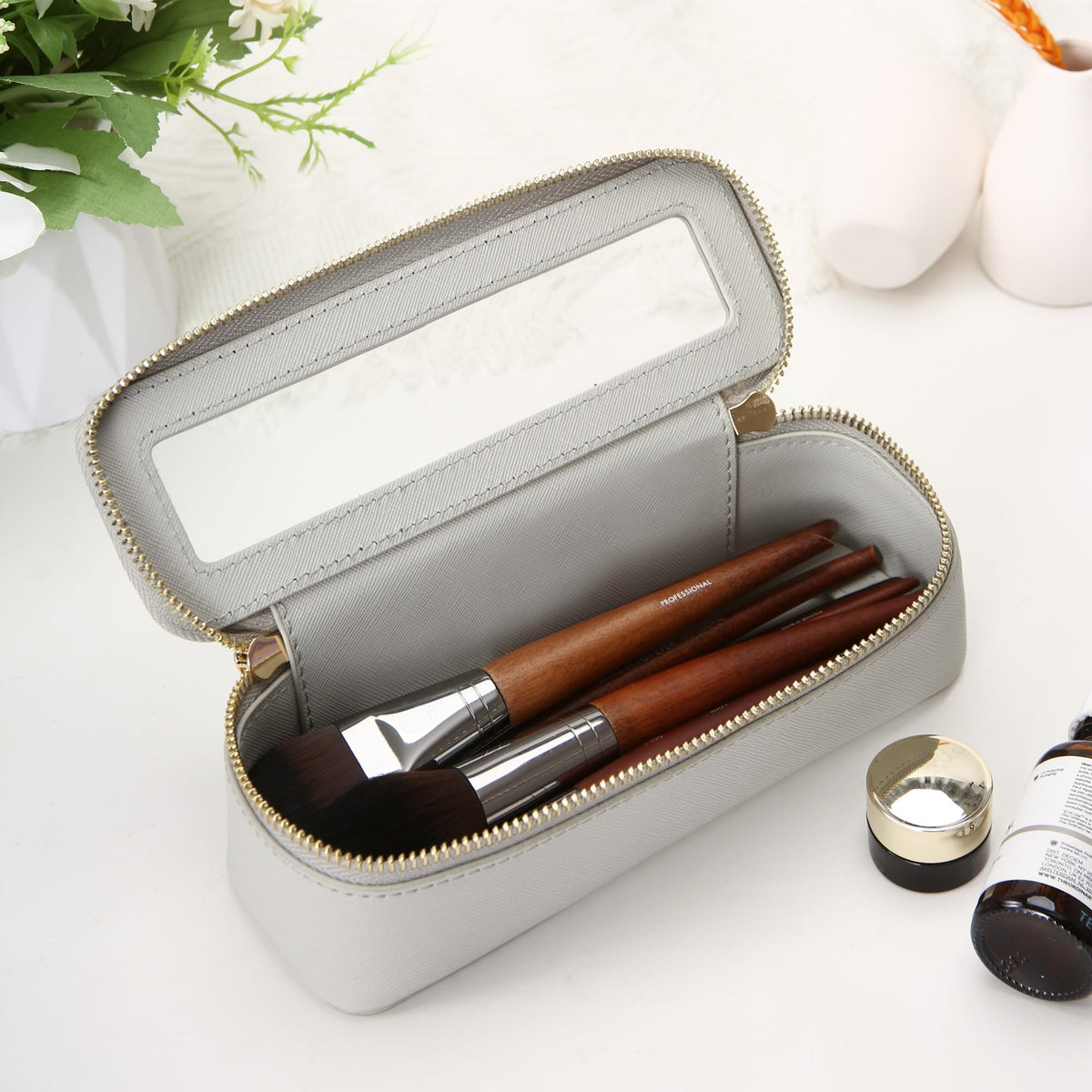 Aveniee Clear Makeup Brush Bag side view with zippers