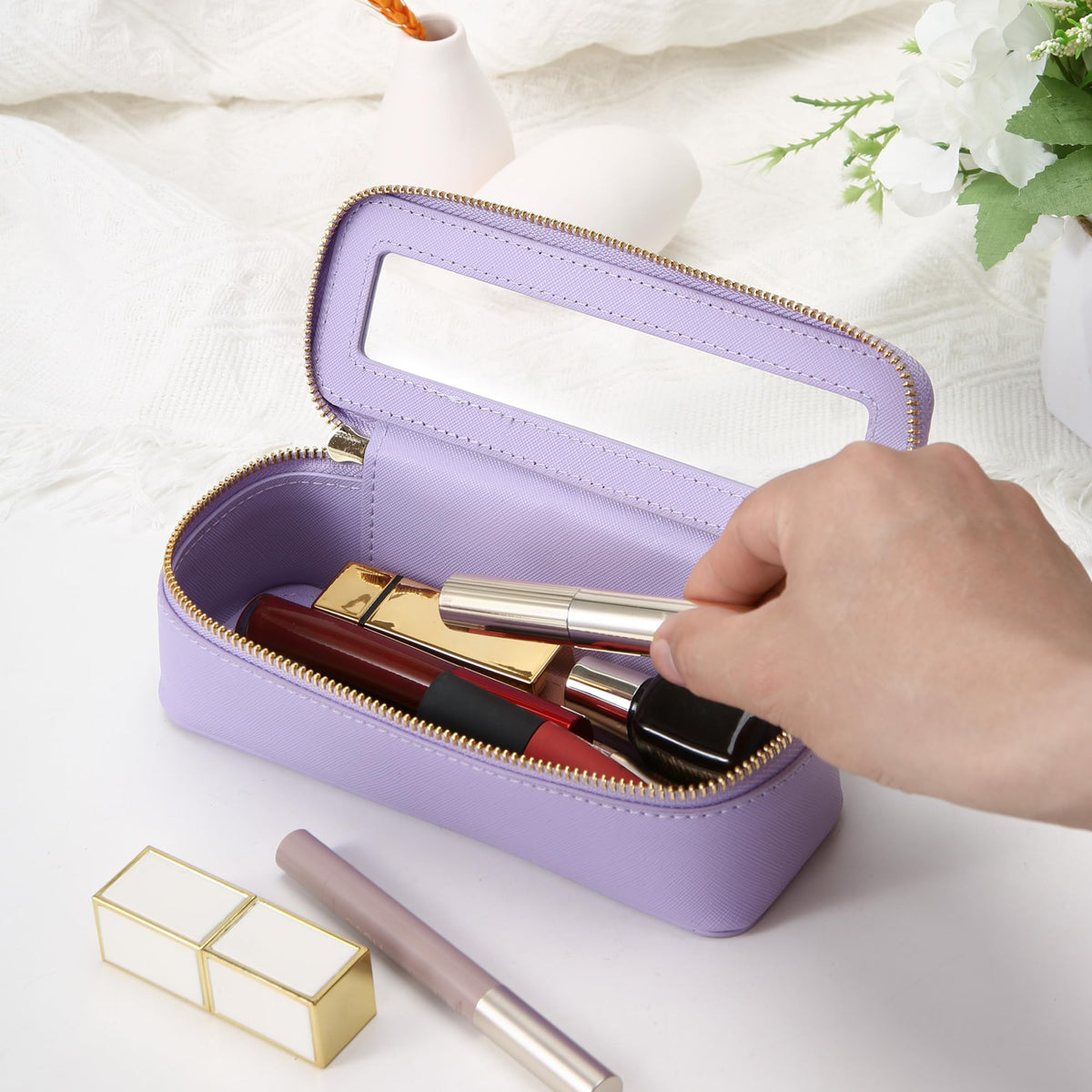 Aveniee Clear Makeup Brush Bag with makeup brushes inside