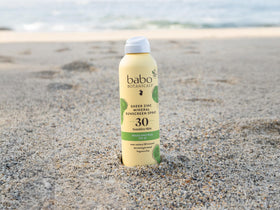 Babo Botanicals Sheer Zinc Continuous Sunscreen Spray SPF30 application demonstration