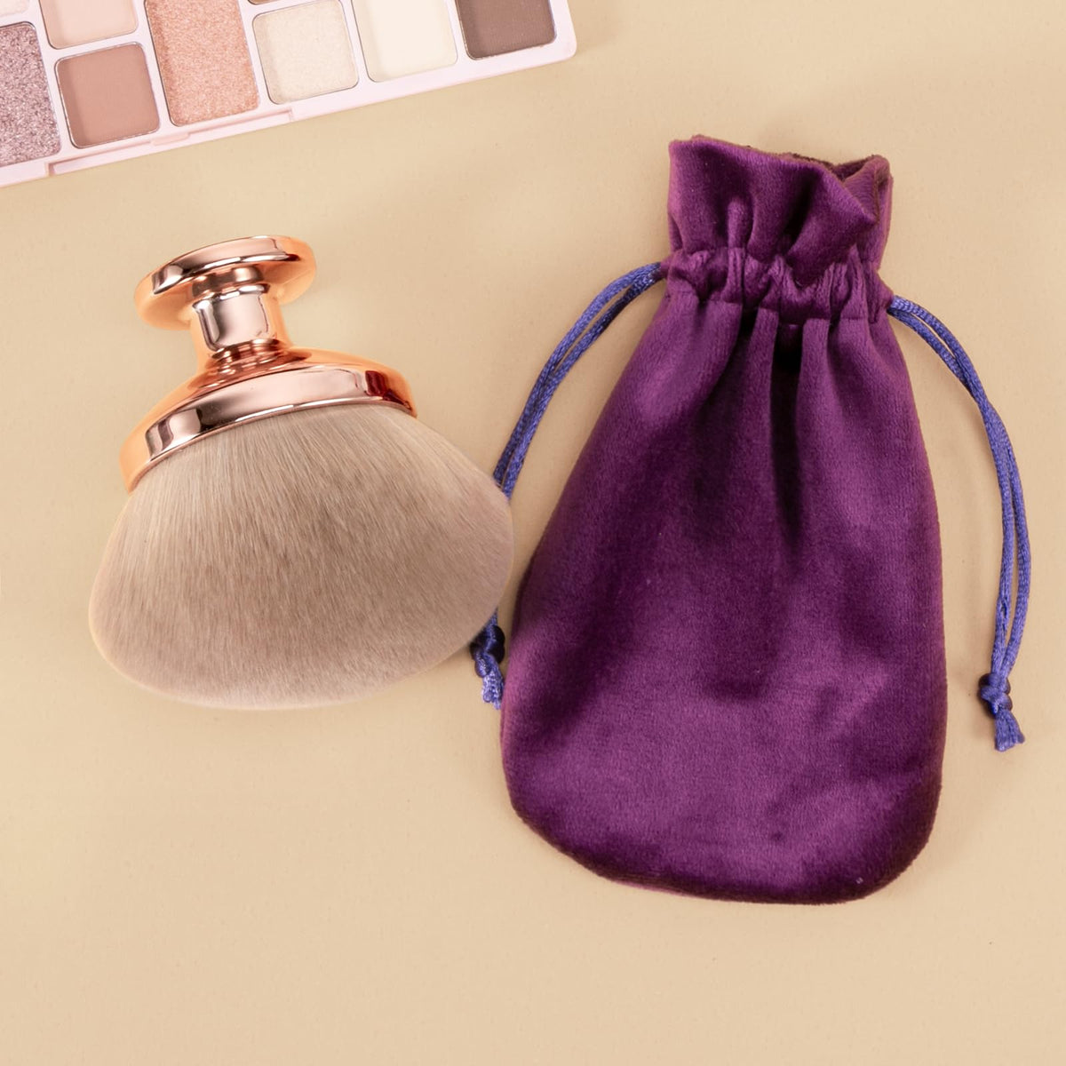 BABYSHEEP body makeup brush in travel setting