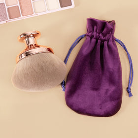 BABYSHEEP body makeup brush in travel setting