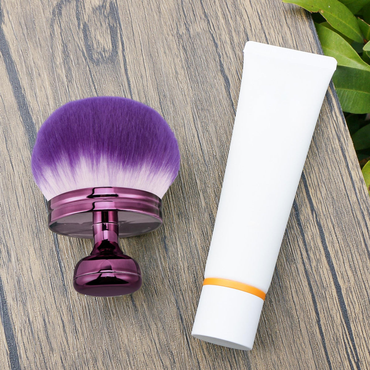 BABYSHEEP Large Body Makeup Brush on makeup table