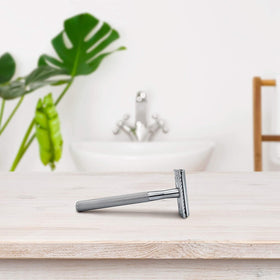 Bambaw Double Edge Safety Razor side view with blades