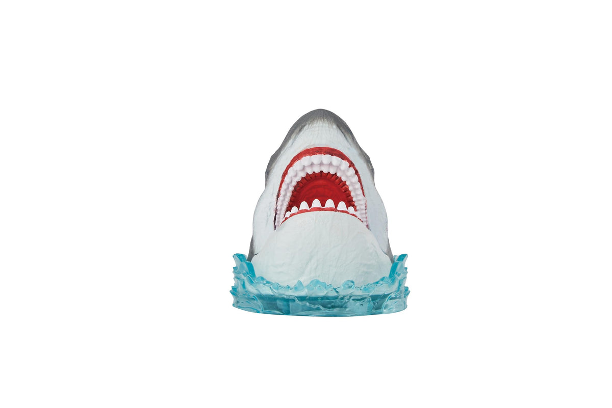 BANDAI Bikkura Egg Jaws bath bomb showing colour change