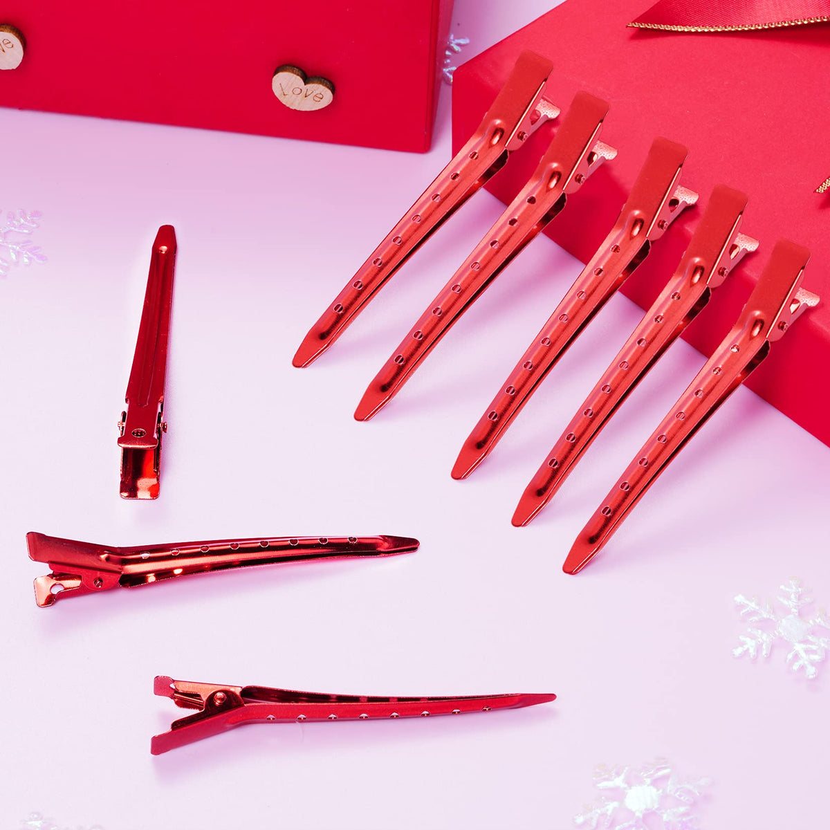 Bantoye Duck Bill Clip being used to style hair