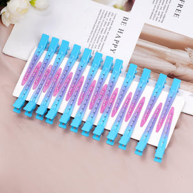 Bantoye duck bill clip in use for hair styling