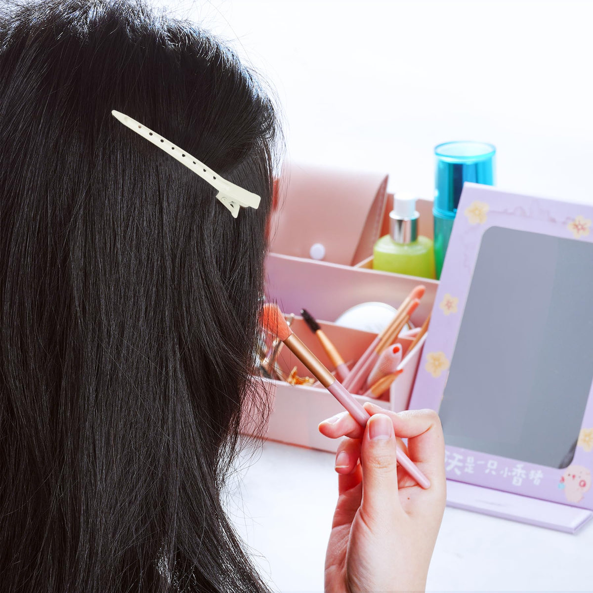 Bantoye Duck Bill Clips displayed with hair accessories