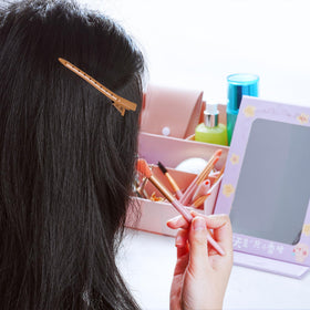 Bantoye Duck Bill Clips on a hair styling table