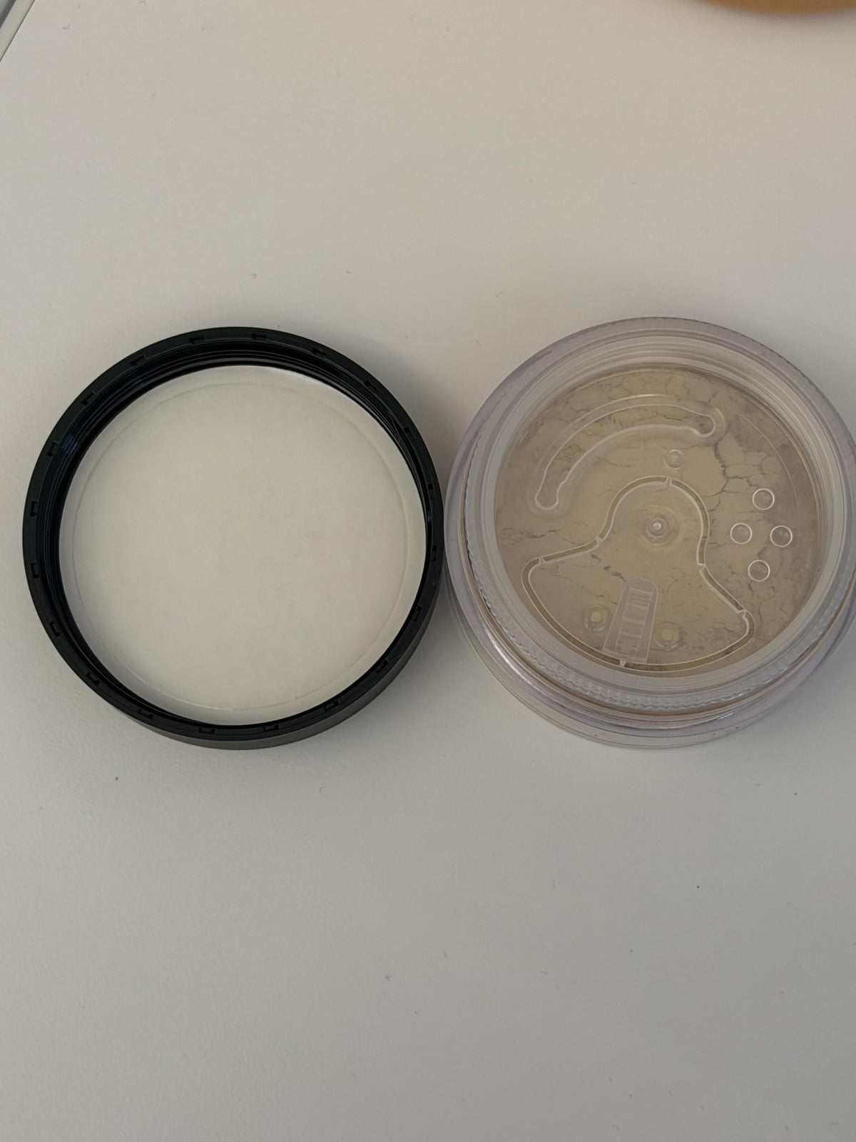 bareMinerals ORIGINAL MATTE Loose Foundation Fair 01 texture