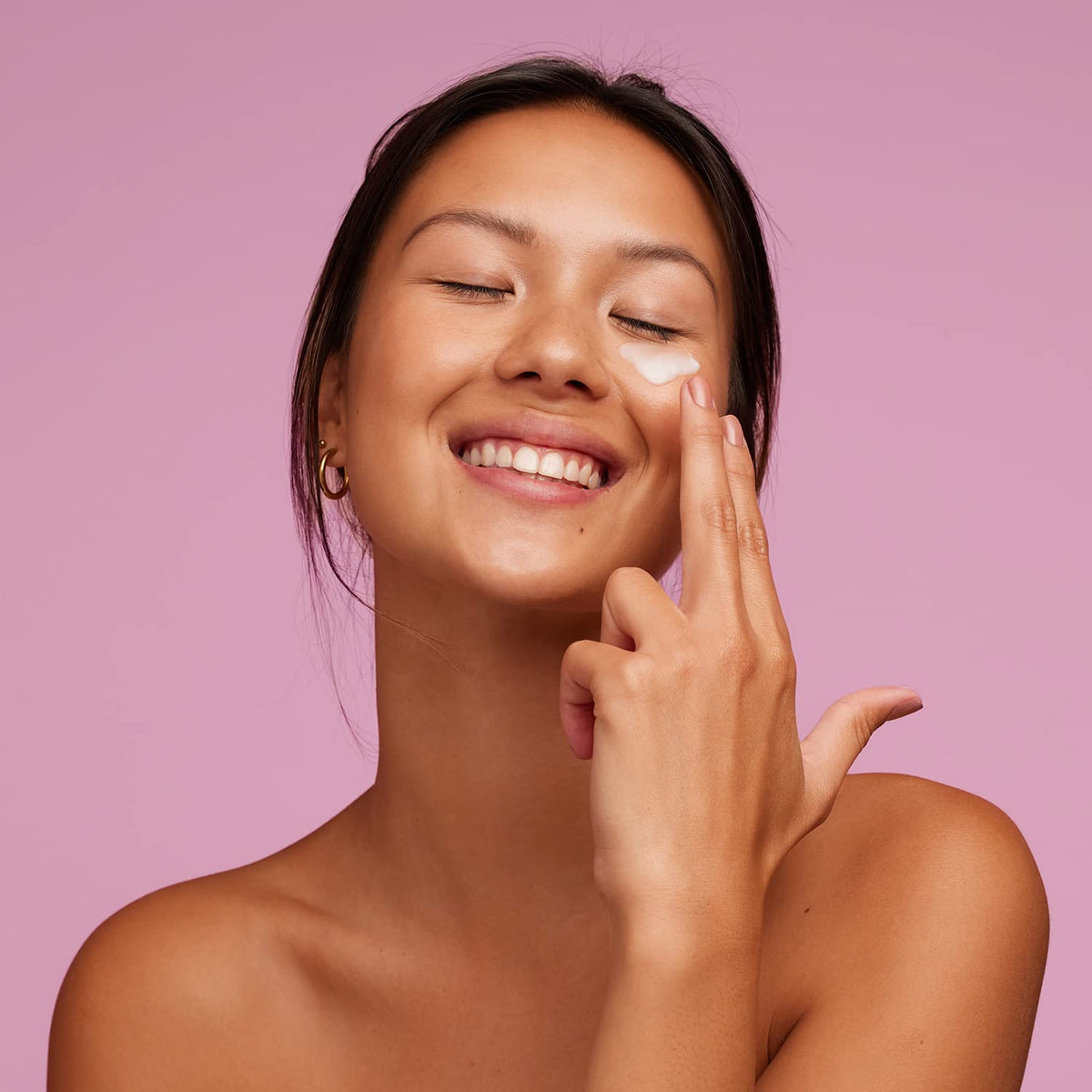 Basics Firming Cream application on skin