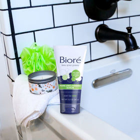 Bioré Pore Unclogging Scrub 5 Oz texture close-up
