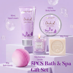 BODY & EARTH scented candle from the spa gift set
