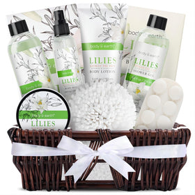 BODY & EARTH Spa Gift Basket Set with 11 pieces displayed