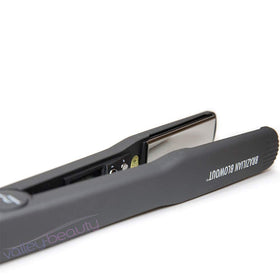 BRAZILIAN BLOWOUT Flat Iron showing the ionized technology