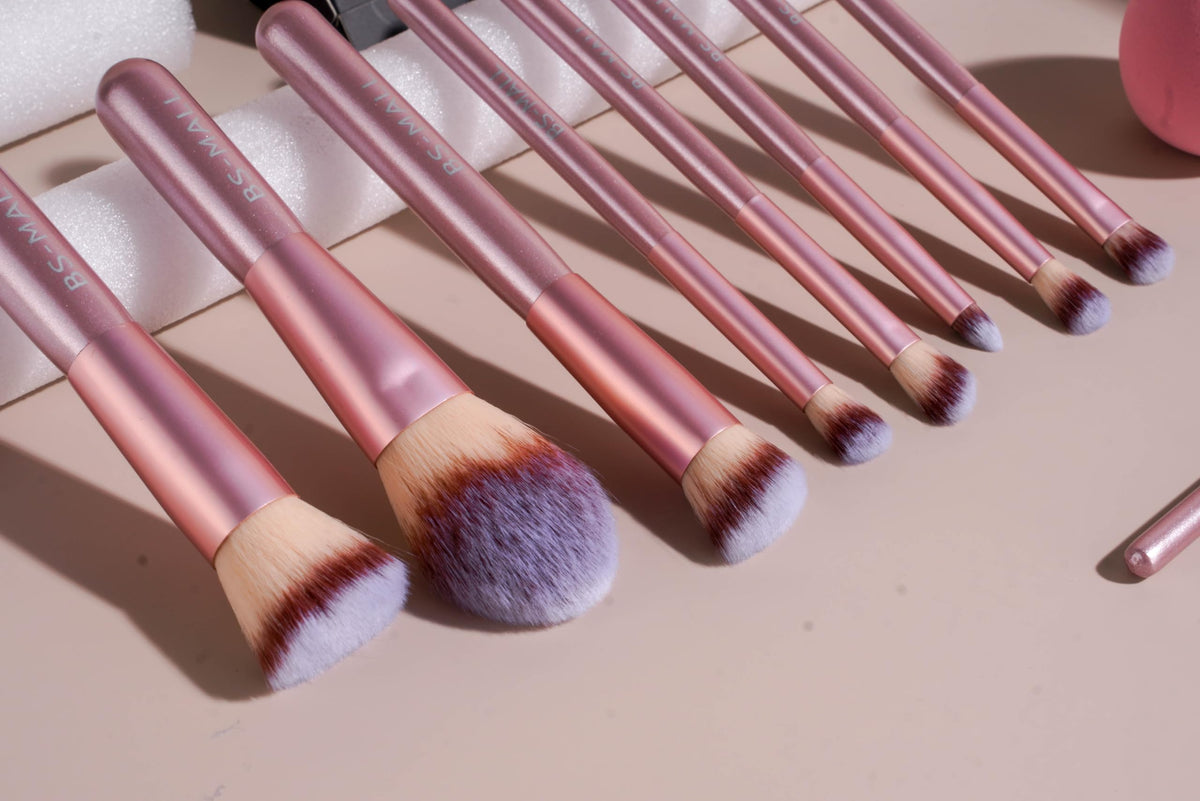 BS-MALL makeup brushes set in travel case, closed view