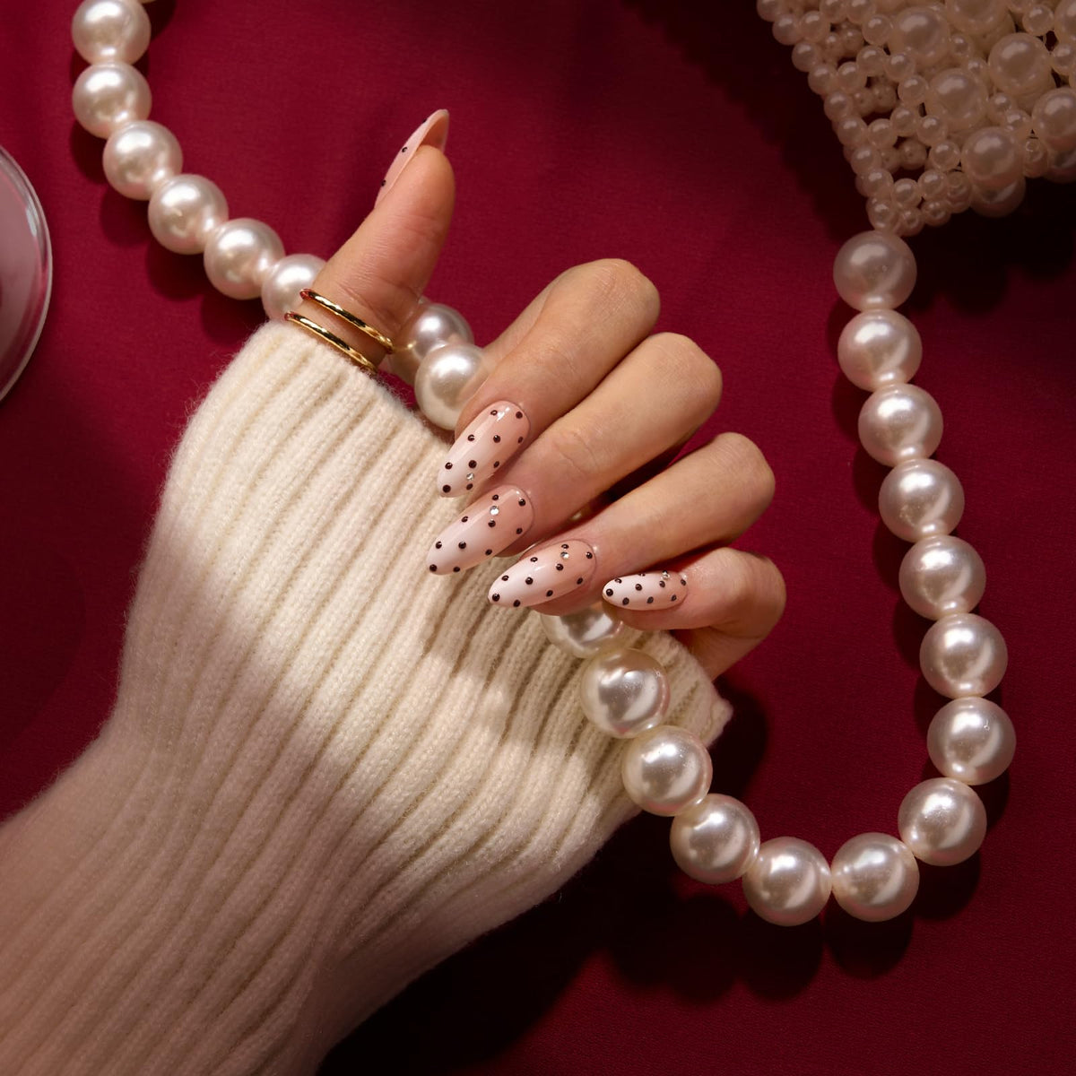 BTArtbox Press On Nails Gala Polka packaging with 32 nails displayed