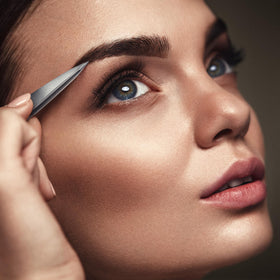 By MILLY Pointed Tweezers in hand for easy use demonstration