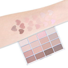 CAKAILA eyeshadow palette in travel setting