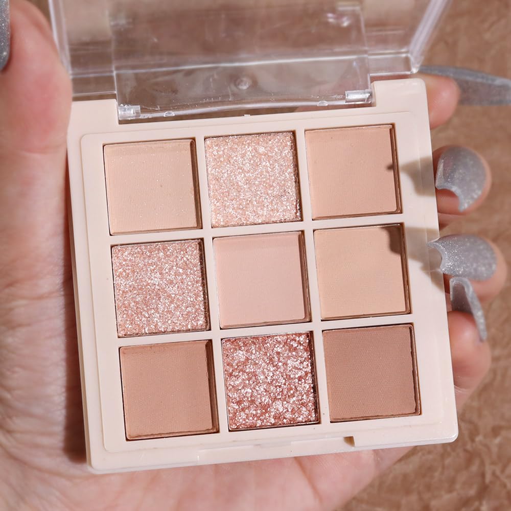 CAKAILA eyeshadow palette with makeup brushes