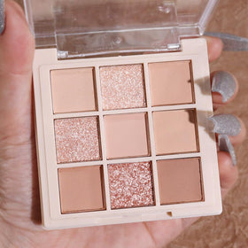 CAKAILA eyeshadow palette with makeup brushes
