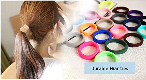 CÉLLOT Elastic Hair Ties showing stretch capability