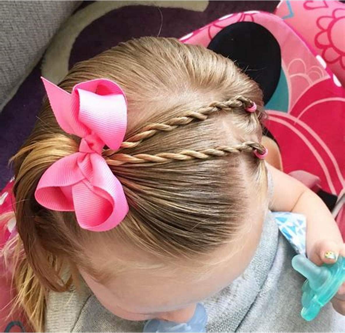 CÉLLOT hair bows attached to a child's hairstyle