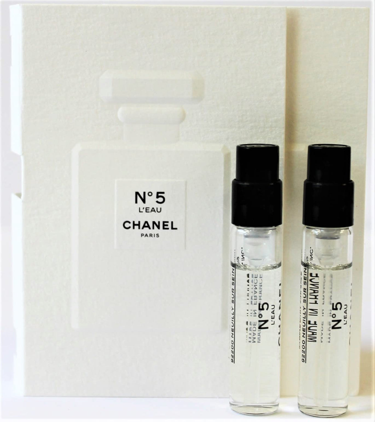 CHANEL No 5 L'EAU sample vials in a makeup bag