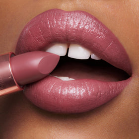Charlotte Tilbury K.I.S.S.I.N.G Lipstick shade Icon Baby close-up