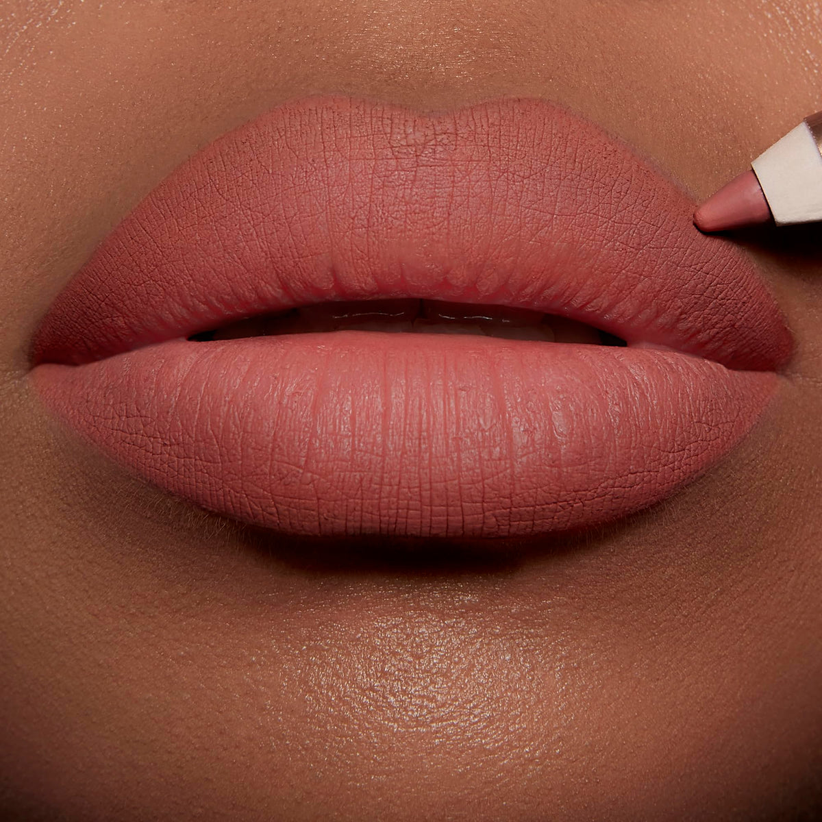 Charlotte Tilbury Lip Cheat Lip Liner close-up of tip