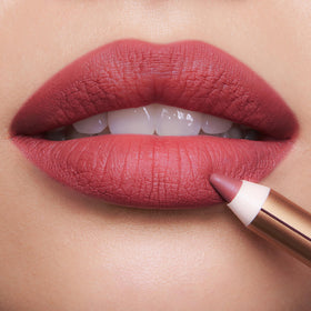 Charlotte Tilbury Lip Cheat Waterproof Lip Liner 90s Pink close-up