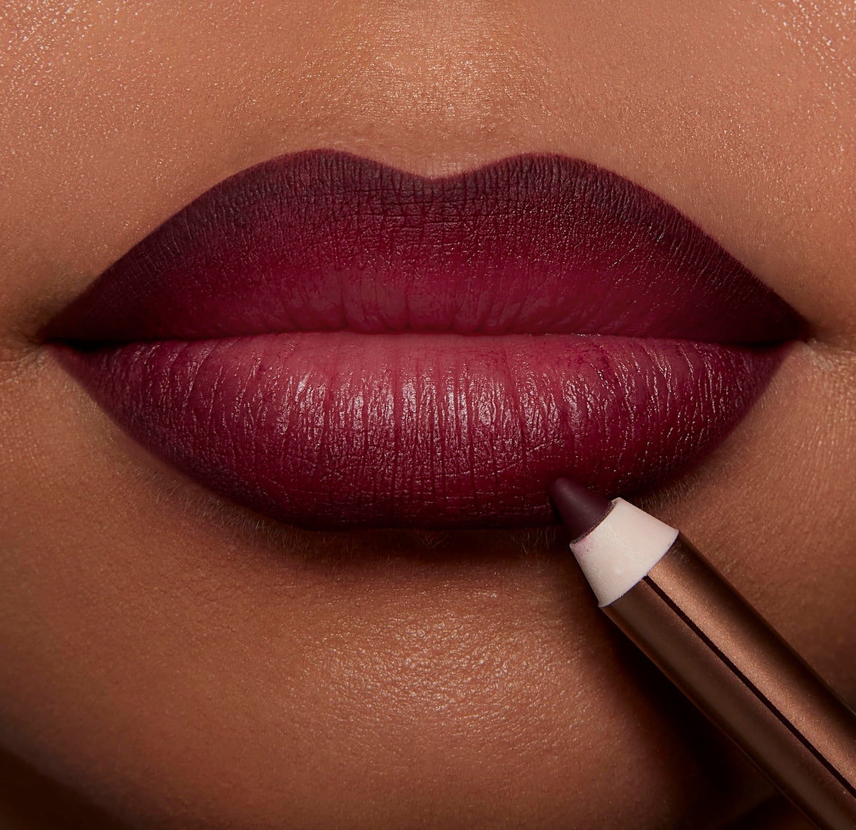 Charlotte Tilbury Lip Cheat Waterproof Lip Liner 9g close-up of tip